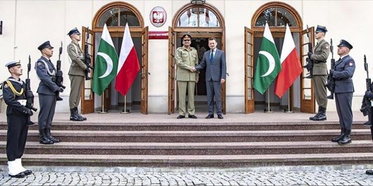 گسترش همکاری دفاعی محور سفر فرمانده ارتش پاکستان به لهستان 