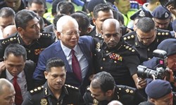 نخست وزیر سابق مالزی به جرم فساد مالی در دادگاه حاضر شد