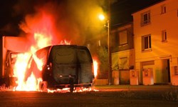 تداوم ناآرامی‌ها در ششمین شهر بزرگ فرانسه همراه با آتش زدن ده‌ها خودرو+ تصاویر