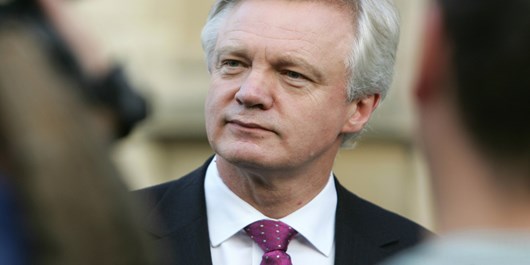 دو عضو دولت انگلیس، در اعتراض به طرح «ترزا می» برای «برگزیت» استعفا کردند