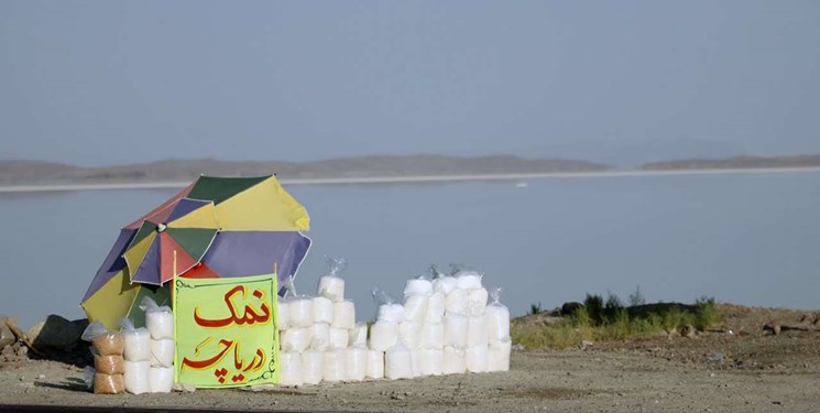  نمک‌های دریاچه ارومیه را میفروشیم؛ به دنبال درآمد‌زایی هستیم