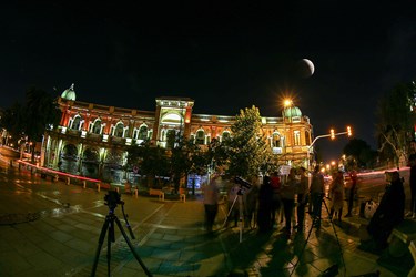 رصد طولانی‎ترین ماه‎گرفتگی قرن در میدان حسن آباد تهران