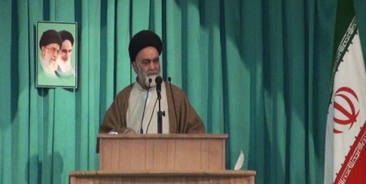 تجلیل نماینده رهبر انقلاب از دبیر مجمع انجمن‌های اسلامی دانشجویان منطقه بریتانیا