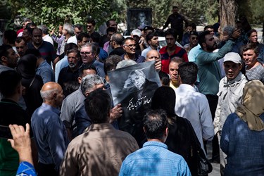 مراسم خاکسپاری پیکر عزت‌الله انتظامی
