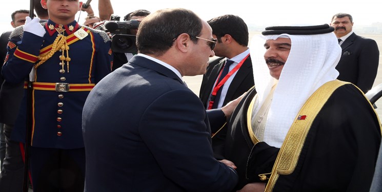 رئیس‌جمهور مصر و شاه بحرین در منامه درباره مسائل منطقه‌ رایزنی کردند