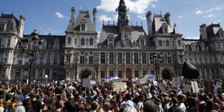 تظاهرات ده‌هاهزار نفری ضد دولتی در فرانسه  