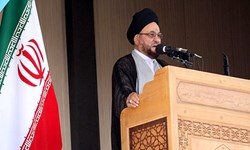 انتقاد امام جمعه موقت اصفهان از افزایش فاصله طبقاتی/ چه دست نفوذی به مردم اجازه تولید نمی‌دهد؟