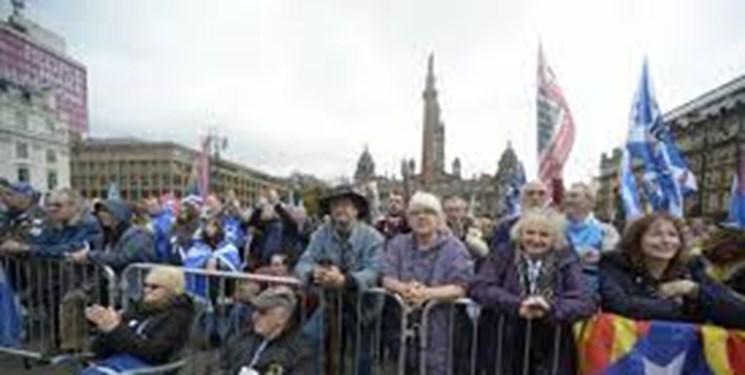 صدها نفر در گلاسگو برای استقلال از لندن راهپیمایی کردند+تصاویر