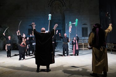 نمایش «خورشید از حلب طلوع میکند»