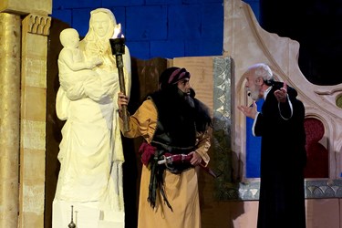 نمایش «خورشید از حلب طلوع میکند»