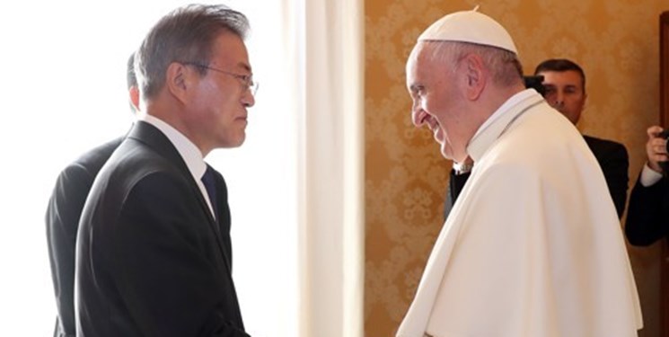 دعوتنامه کره شمالی از پاپ به او تحویل داده شد