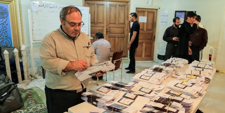 صدور روزانه ۴۰ هزار ویزای اربعین در تهران/ زائران مواظب ویزاهای جعلی باشند+ فیلم