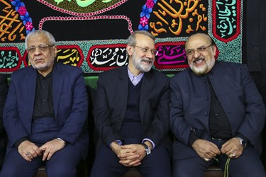 از راست: حسین انواری، دکتر علی لاریجانی و اسدالله بادامچیان در پنجمین سالگرد حبیب الله عسگراولادی 