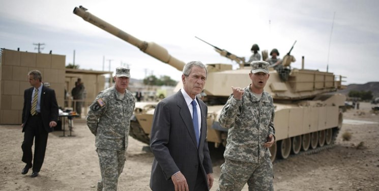 بوش به رغم اعتراضات مخالفان، «مدال آزادی» گرفت+عکس و فیلم