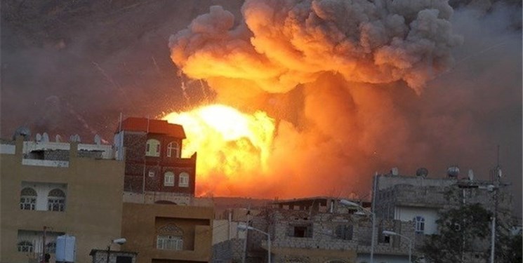 حملات هوایی و زمینی ائتلاف و مزدوران سعودی به یمن شدت گرفته است