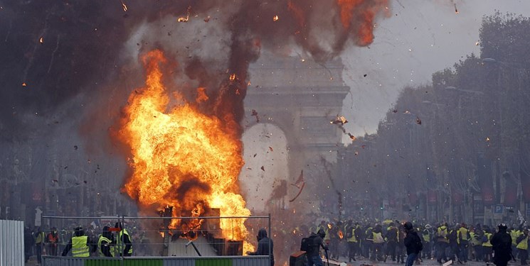 پخش تصاویر زد و خورد در شانزه‌لیزه به وجهه فرانسه لطمه می‌زند