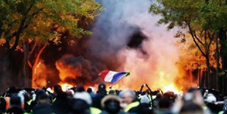 شعله آتش تظاهرات پاریس به اطراف کاخ ریاست‌جمهوری فرانسه رسید