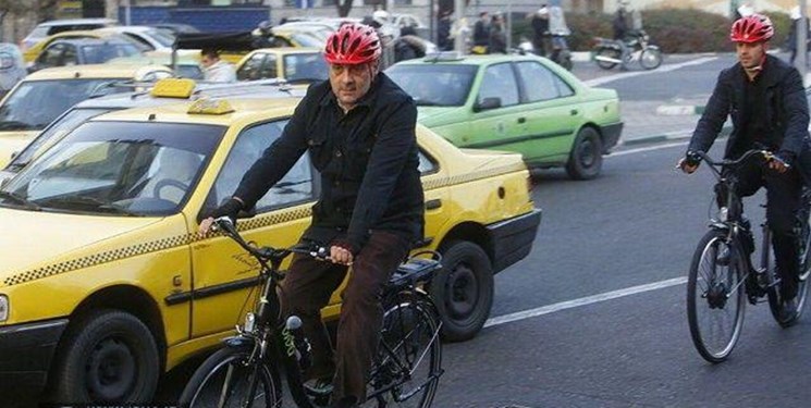 دوچرخه سواری حناچی با خبرنگاران+عکس