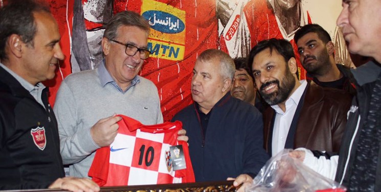 برانکو لباس تیم ملی کرواسی را به پروین هدیه داد