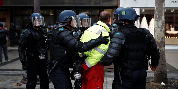 حضور ۱۲ هزار نفری پلیس پاریس برای تامین امنیت در آستانه سال نوی میلادی