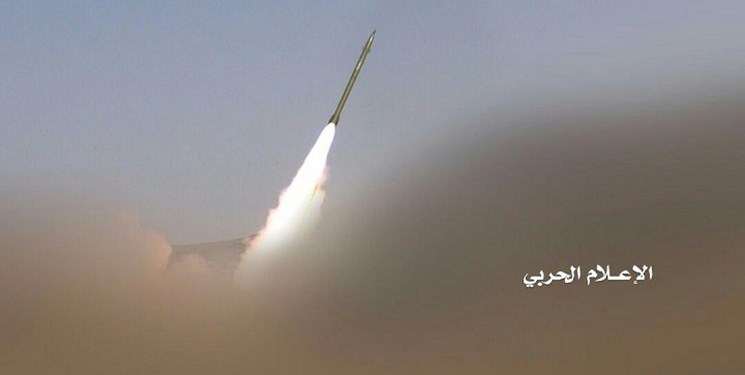 شلیک موشک بالستیک ارتش یمن به سمت پایگاهی در «تعز» 