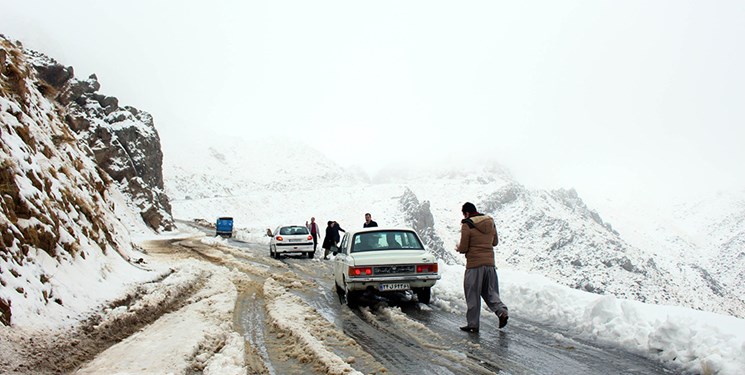 برف و کولاک در‌ جاده‌ها/‌۱۱ محور مسدود است + هواشناسی‌