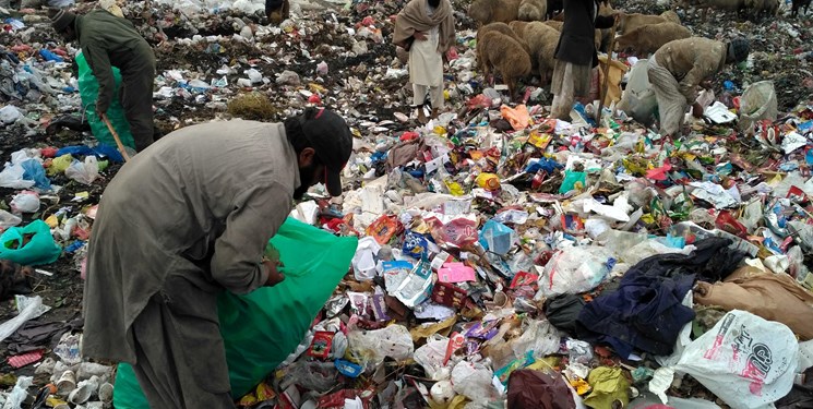 زباله‌های پلاستیکی بلای جان پاکستانی‌ها + تصاویر 
