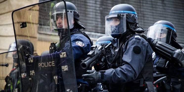 حمله پلیس فرانسه به معترضان پاریسی با گاز اشک‌آور