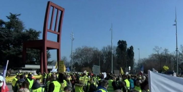 اعتراض مردم سوئیس به خشونت پلیس فرانسه علیه معترضان