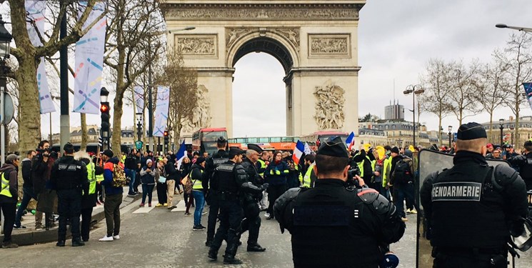 معترضان فرانسوی شمار شنبه‌های اعتراض را به عدد 18 رساندند + فیلم و عکس