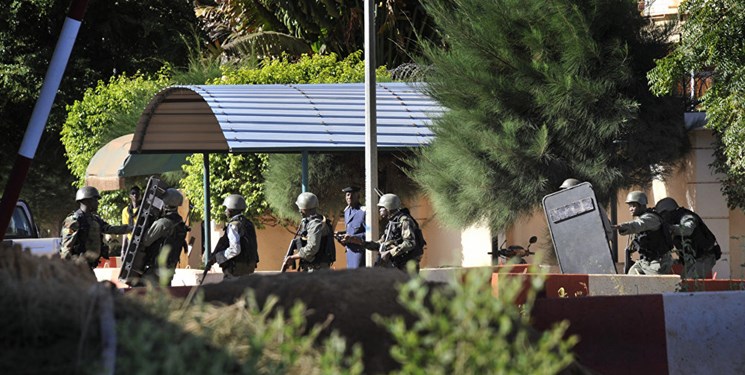 حمله مسلحانه به یک پایگاه نظامی مالی و کشته شدن ۱۶ نظامی