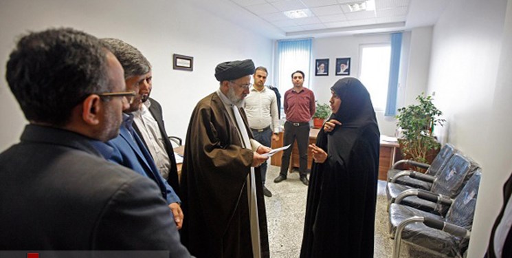 آیت‌الله رئیسی از بخش‌های مختلف دادسرای ناحیه ۱۰ تهران بازدید کرد
