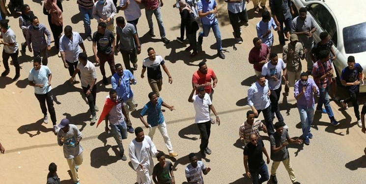 اقدام دولت سودان علیه تحصن معترضان مقابل وزارت دفاع 