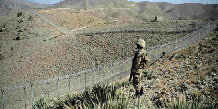 ۹ سرباز در پاکستان بر اثر حمله انتحاری کشته شدند