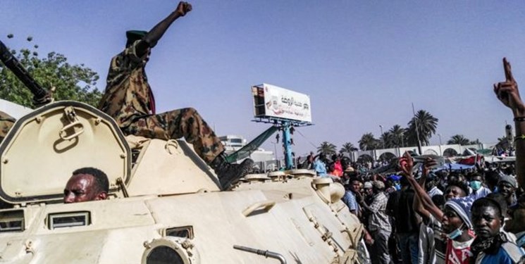خبرهایی درباره خروج عمر البشیر از سودان به ریاض/همه زندانیان سیاسی آزاد شدند