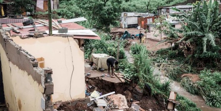 بارش باران و سیل در آفریقای جنوبی 50 کشته برجا گذاشت+تصاویر