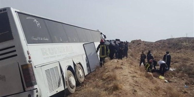 مصدوم شدن ۱۲ دانش‌آموز و یک معلم در حادثه رانندگی در امیدیه