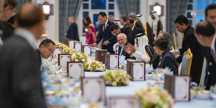 حضور ظریف در ضیافت شام امیر قطر +عکس