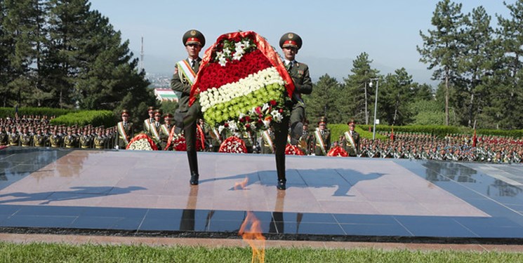 برگزاری هفتاد و چهارمین سالگرد پیروزی در جنگ جهانی دوم در تاجیکستان+تصاویر