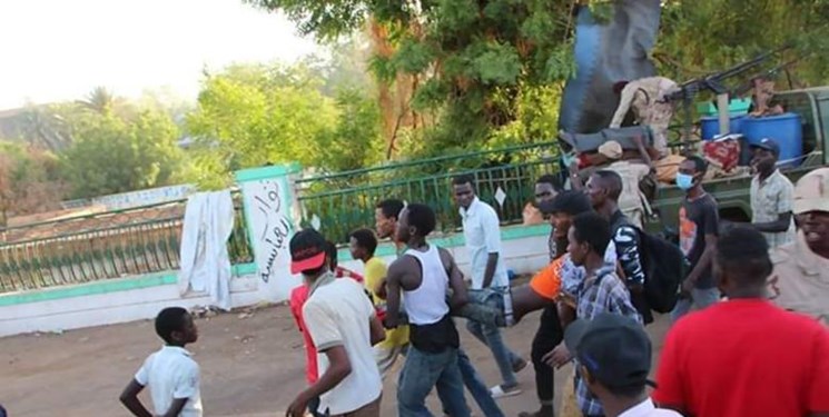 سودان | تحصن معترضان پنج کشته داد؛ توافق شورای نظامی و معارضان