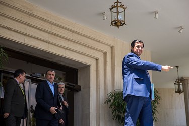عبداناصر همتی رئیس بانک مرکزی و محمد اسلامی وزیر راه در حاشیه جلسه هیأت دولت