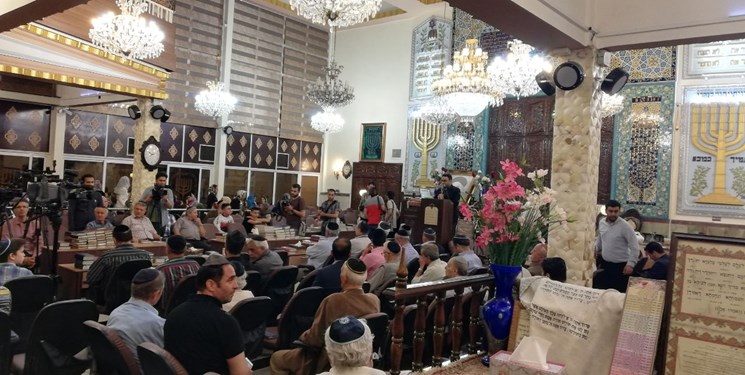 مراسم گرامیداشت یاد و خاطره امام خمینی(ره) در کنیسه یوسف آباد تهران برگزار شد