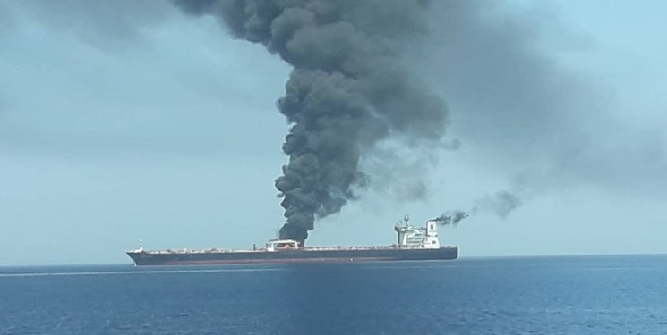 کمک ایران به ملوانان و خدمه دو نفت‌کش حادثه‌دیده در دریای عمان 