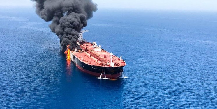 دو انفجار در دریای عمان؛ دو نفتکش هدف قرار گرفت
