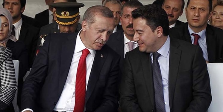 «علی باباجان» به دلیل اختلاف با اردوغان، از حزب حاکم استعفا داد