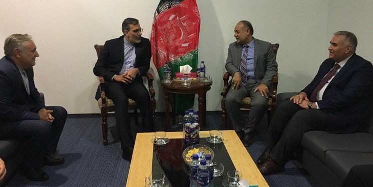 جابری انصاری برای دیدار با مقامات افغانستان به مزار شریف رفت