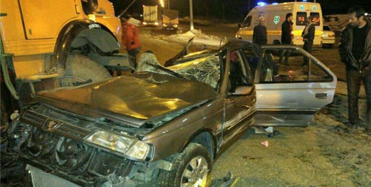 یک کشته در تصادف پژو و کامیون در محور مجلسی-بروجن 