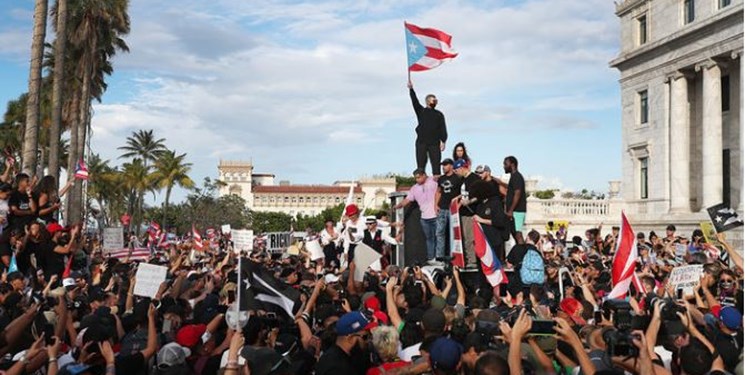 هزاران پورتو ریکویی علیه فساد فرماندار تظاهرات برپا کردند