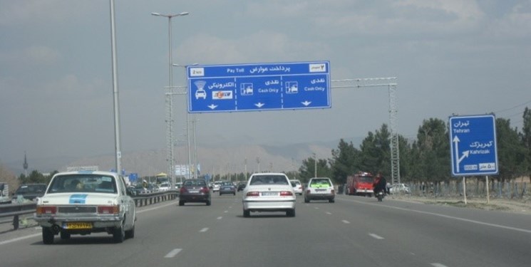 افزایش تردد در آزادراه‌های کرج ـ تهران و کرج ـ قزوین/ محور کندوان مسدود شد