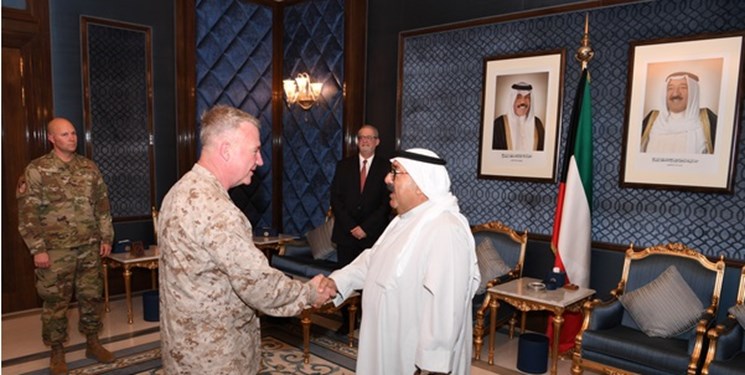دیدار فرمانده «سِنتکام» با وزیر دفاع کویت